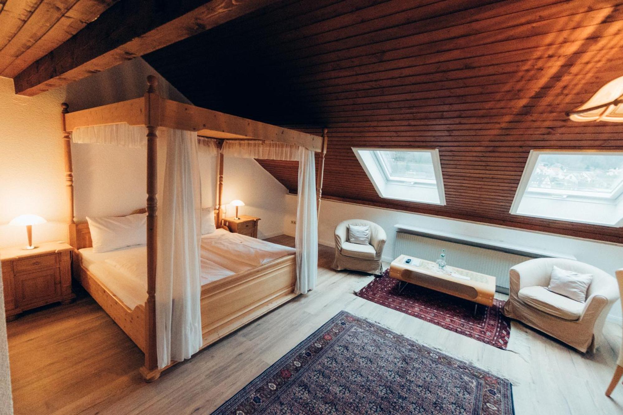 Gasthof Hotel Zur Post Egloffstein Exteriör bild